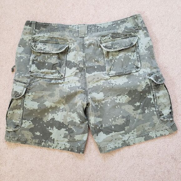 VTG LL Bean Digital Camouflage Size 42 Natural Fit Mens 100% Cotton Cargo Shorts - Picture 4 of 10